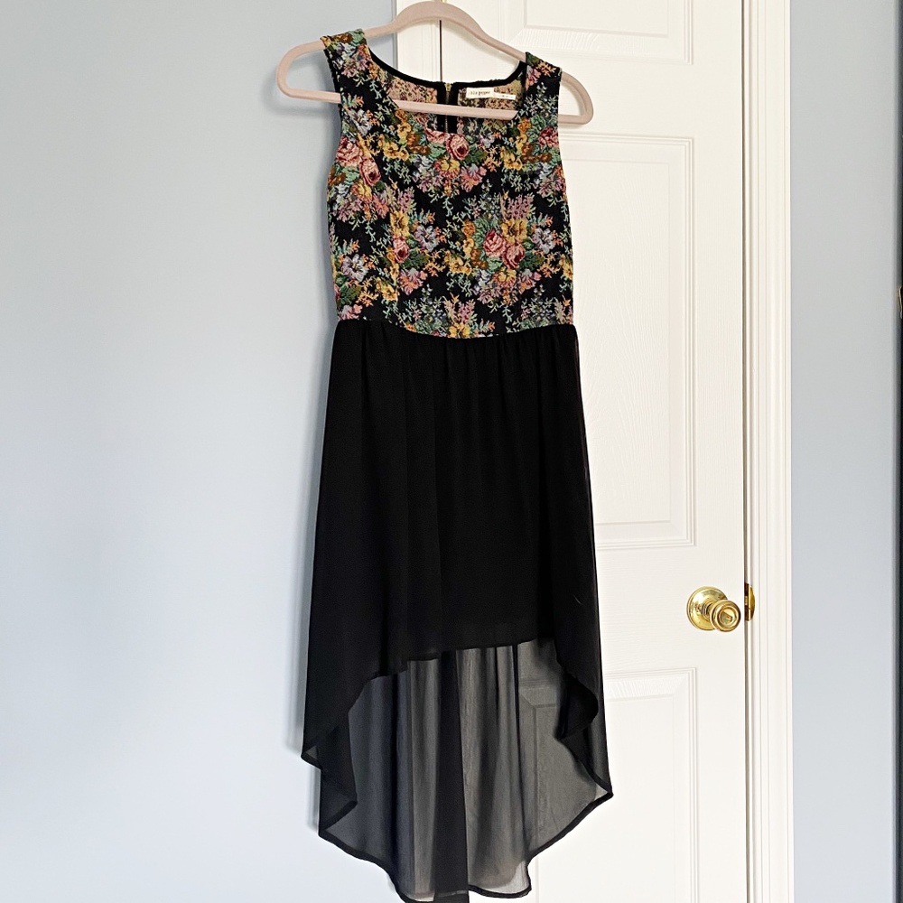 Size S Sleeveless, High-Low Dress